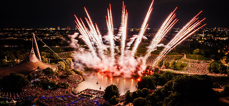 Jubiläumsfeuerwerk über dem Olympiapark beim 20. Sommernachtstraum 2025 ©Foto: Fabian Stoffers